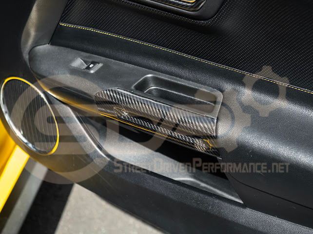 2024-UP FORD MUSTANG S650 | CARBON FIBER SIDE DOOR ARMREST PANEL TRIM COVER